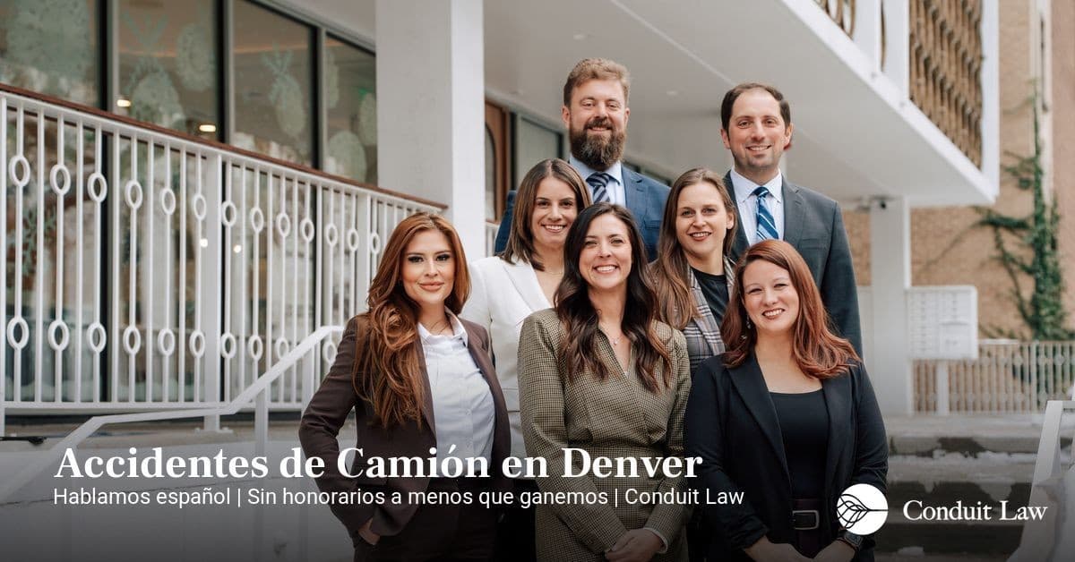 Equipo de Conduit Law para accidentes de camión en Denver en español